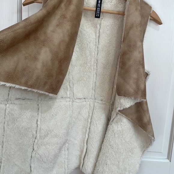 Design Labs || Lord & Taylor Faux Suede & Faux Sherpa Lining Vest; Size XS - Picture 14 of 15